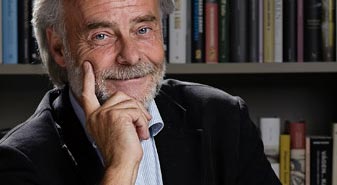 Porträttfotografering av medlemmar i ALMA-juryn. Stefan Casta. Fotograf Stefan Tell Porträttfotografering av medlemmar i ALMA-juryn. Stefan Casta. Fotograf Stefan Tell