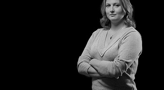 Portr&auml;ttfotografering: F&ouml;rfattarportr&auml;tt f&ouml;r Bonnier. Jessica Schiefauer. Fotograf Stefan Tell