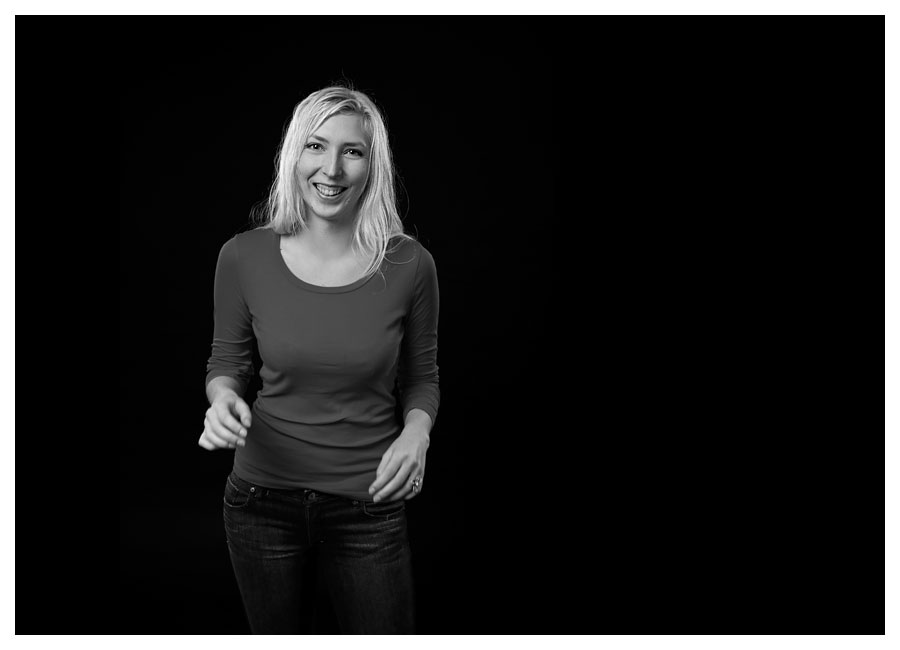 Portr&auml;ttfoto i studio, f&ouml;rfattarportr&auml;tt Hedvig Andersson. Fotograf Stefan Tell
